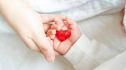 Thu nhập càng cao, số ca sinh càng nhiều, thực tế mà Nhật Bản phải đối mặt.