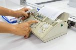 Chỉ có người Nhật viết số fax trên danh thiếp. Báo nước ngoài đưa tin "Tại sao người Nhật chăm chỉ ngày càng nghèo đi ? "