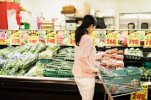 Nhật Bản : Chỉ số tâm lý người tiêu dùng giảm 0,2 điểm trong tháng 12, mức giảm đầu tiên sau hai tháng.