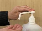 Nhật Bản: dung dịch khử trùng của chính phủ   “có nồng độ thấp” “không thể sử dụng cho mục đích y tế”
