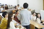 Nhật Bản : Khả năng chia sẻ lớp học của các trường đại học, liệu có ảnh hưởng đến việc tái tổ chức ?