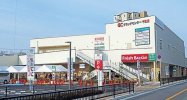 Tăng cường tái cơ cấu trong ngành siêu thị thực phẩm, gây ra sự cạnh tranh giữa các khu vực.
