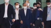 Vị trí kế nhiệm Abe, mánh khóe "ưu tiên hạ gục ông Ishiba bởi ông Suga"