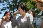 Điểm kết thúc cho "Sự cô đơn" và "tìm kiếm bản thân" của phu nhân Akie Abe .