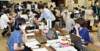 Tỉnh Okinawa không trả tiền làm tăng ca trong dịch corona. Trợ cấp không đủ 300 triệu yên do công việc tăng nhanh. Nhân viên lo lắng